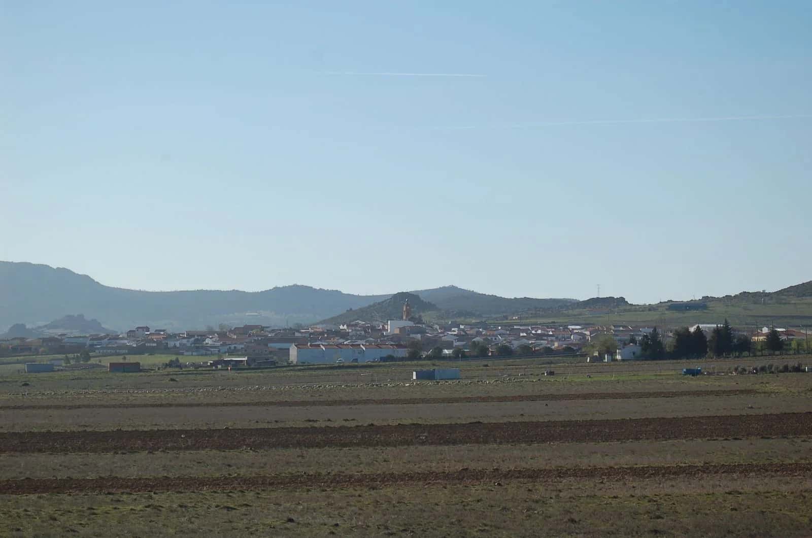 Llanura del valle con Brazatortas al fondo