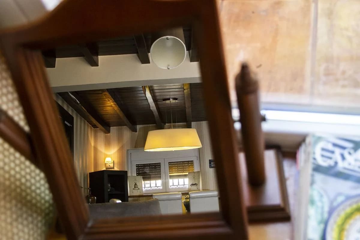 Rincón del Apartamento reflejado en un espejo