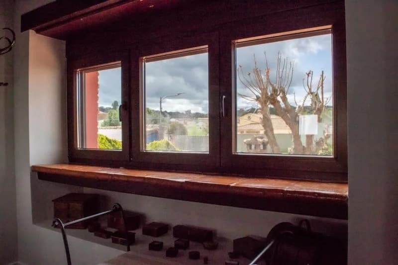 Ventana de la suite con vistas al campo