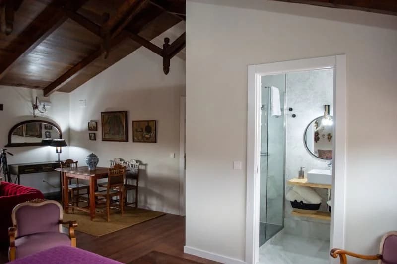 Suite superior con baño de puerta corredera