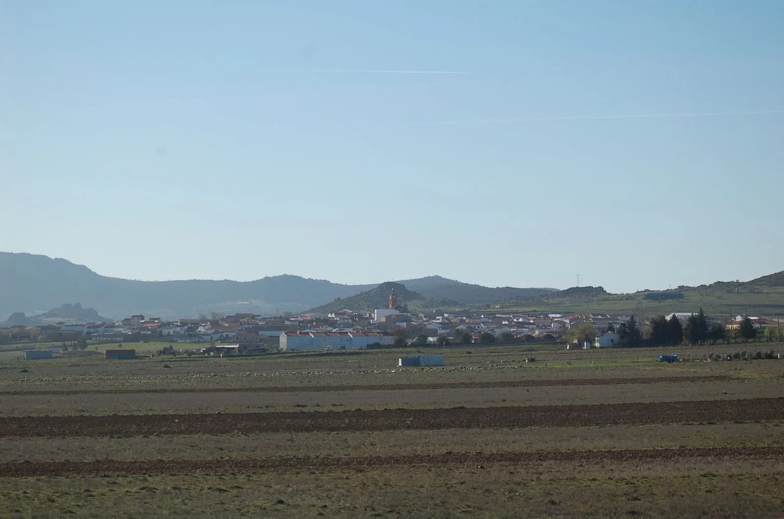Llanura del valle con Brazatortas al fondo