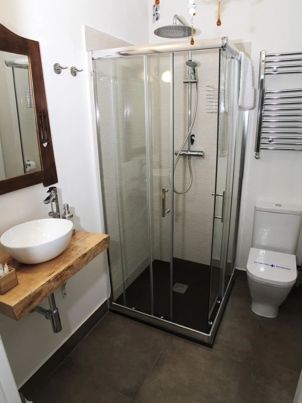 Baño privado de la habitación 2 con ducha